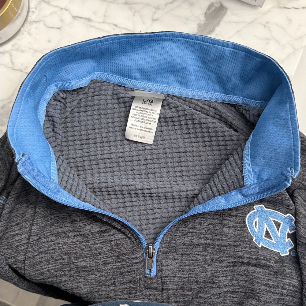 UNC Men's Logo Quarter Zip Lightweight Pullover size Large (42-44) - Picture 6 of 8